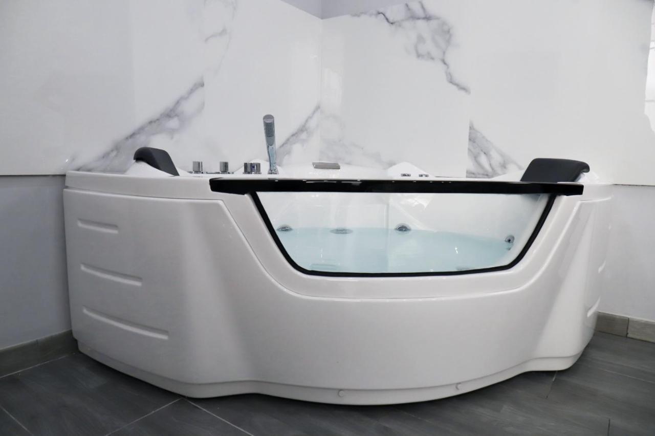 suite Nicolai 165 Bari Exterior foto